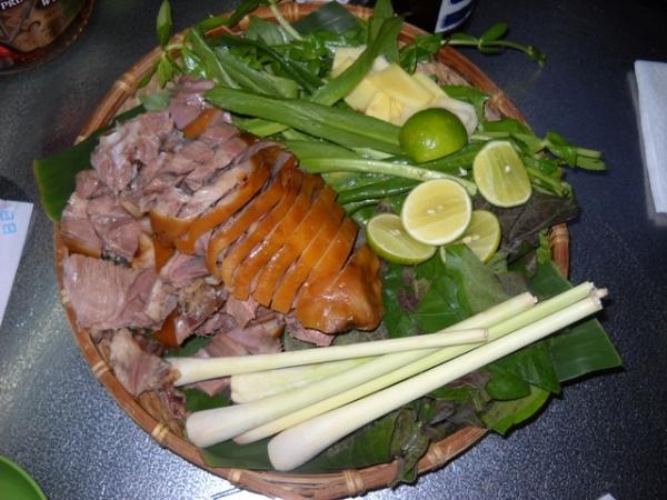 Nhìn thấy ăn thịt chó chơi xổ số con gì, báo điềm tốt hay xấu