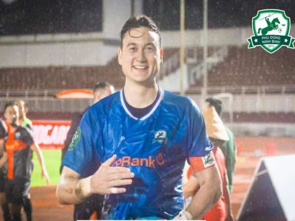 Bóng đá Việt Nam chiều 21/10: Văn Lâm được khen ngợi