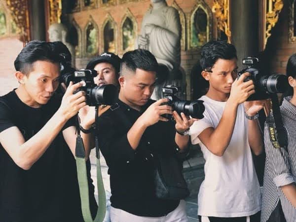 Đi đường gặp th?chụp ảnh mang thông điệp gì